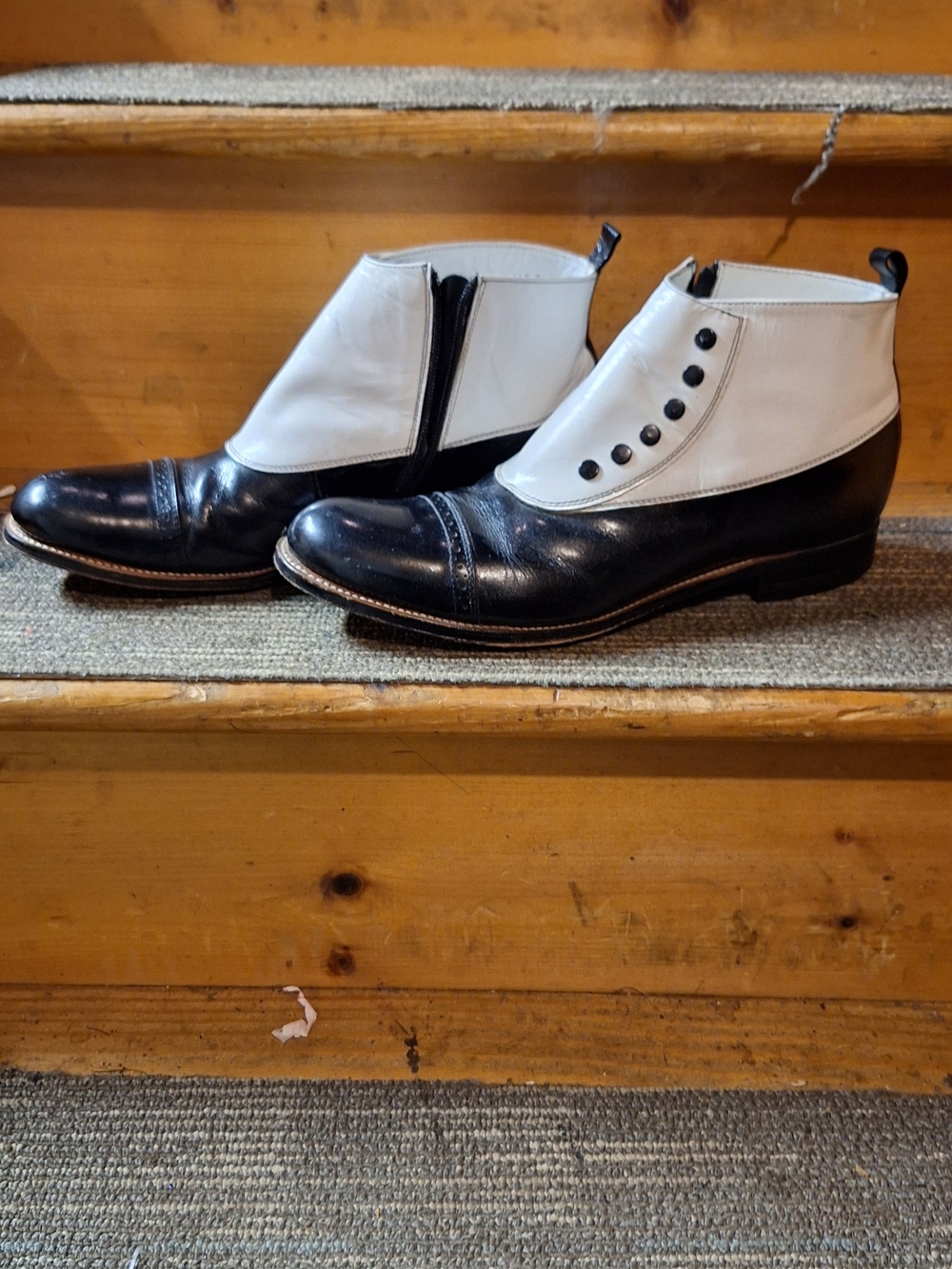Men's Stacy Adams Two-Tone Black and White Leather Dress Boots, 11D - Picture 3 of 11